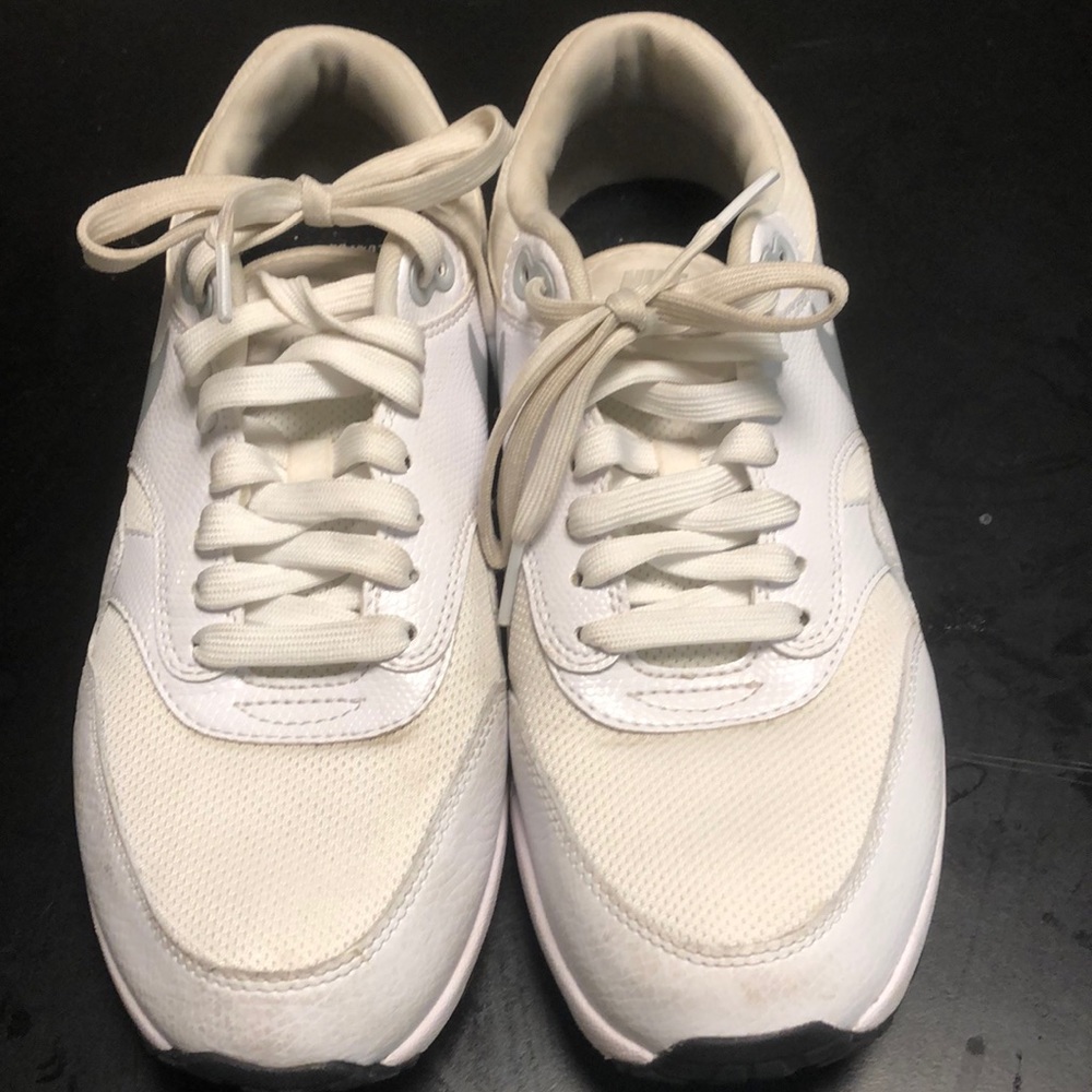 NIKE WHITE AIR MAX